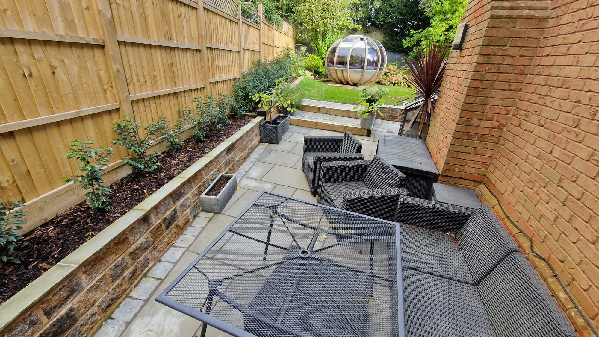 Hallamshire Paving | Hard-Wearing Garden Fencing for Enhanced Security, Experienced Landscaping Company Serving Bentsgreen